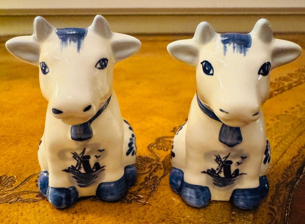 VTG 90s Delft Cow Salt & Pepper Shakers Blue White Ceramic Dutch Amsterdam